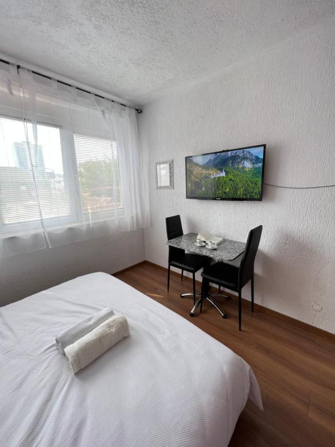 Zogu Apartments - Downtown Приштина Экстерьер фото