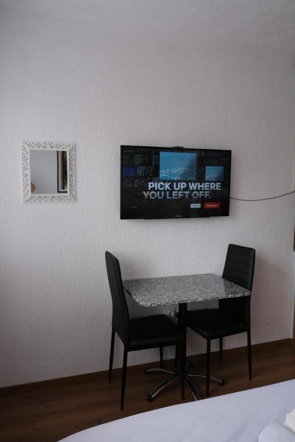 Zogu Apartments - Downtown Приштина Экстерьер фото
