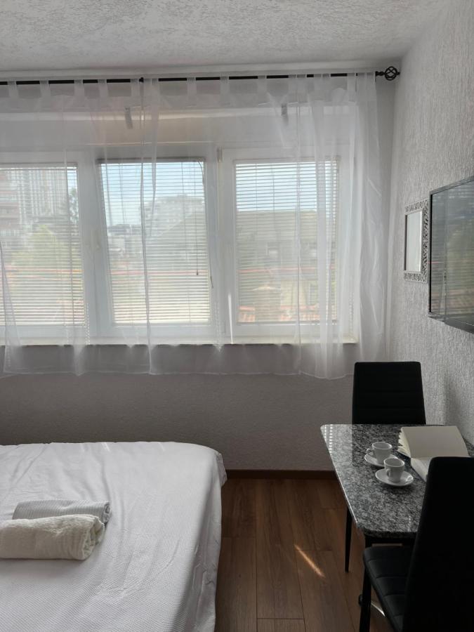 Zogu Apartments - Downtown Приштина Экстерьер фото